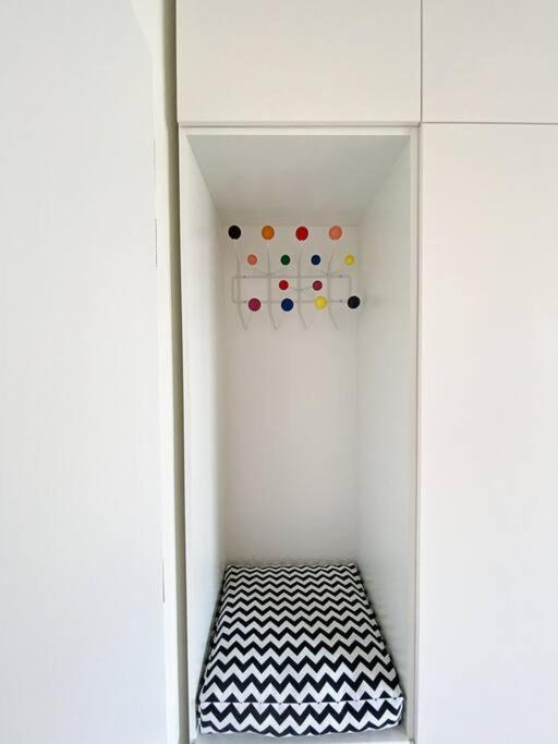 New In Quiet Part Of The Center Apartman *