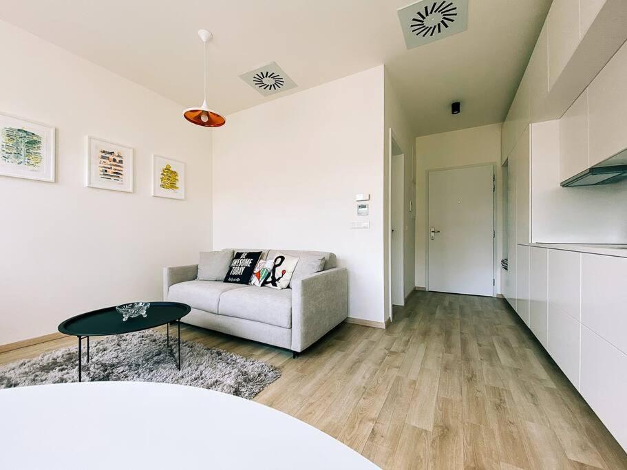 New In Quiet Part Of The Center Apartman